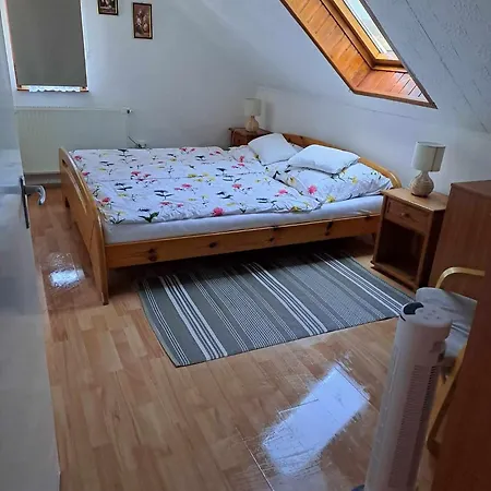 Naplopo-lak Apartment *