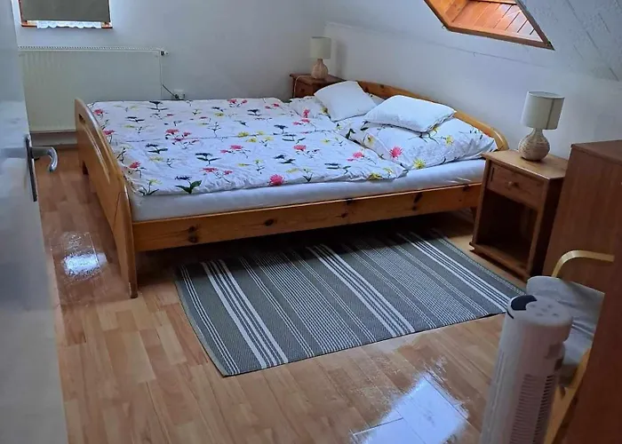 Naplopo-lak Apartment *